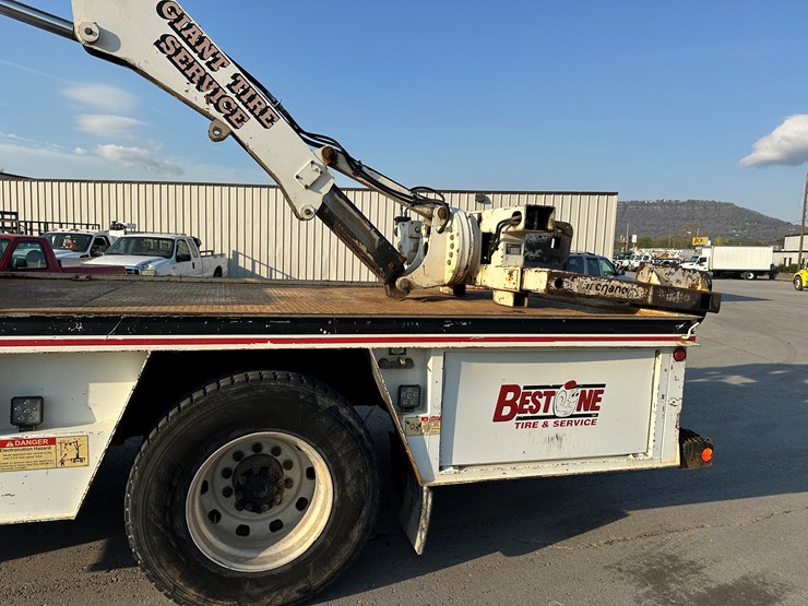 freightliner-fl70-image-15