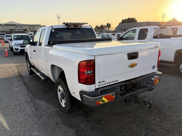 2013-chevrolet-2500-image-2