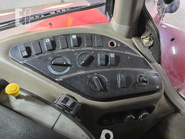 2016-case-ih-magnum-310-cvt-image-21