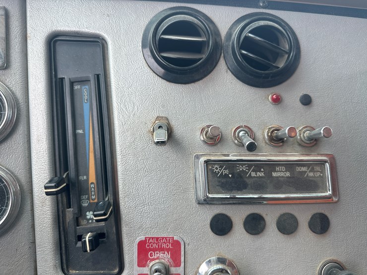 1997-massey-ferguson-8-image-32