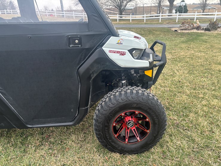 #2311-•-2023-can-am-hd-9-defender-xt-4x4-utv-image-17