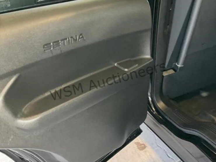 2016-ford-explorer-image-23