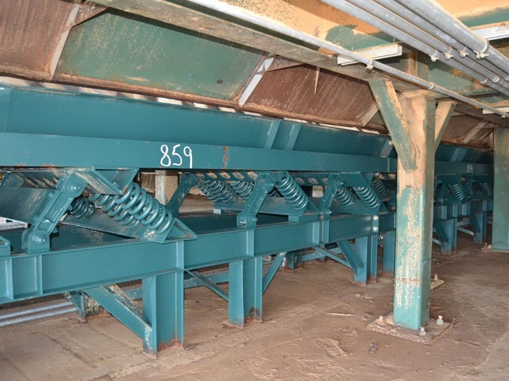 action-36"x52'-balanced-vibrating-conveyor-w/-7.5hp-drive-(located-under-trimmer)-image-3