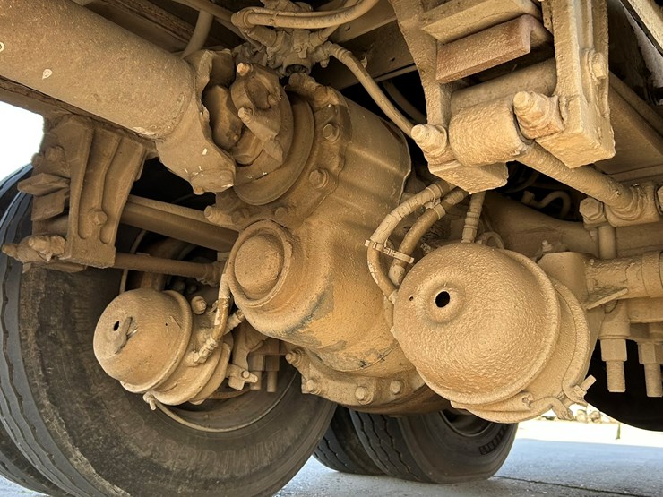 peterbilt-365-image-69