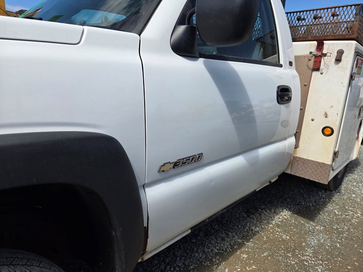 2003-chevrolet-3500-image-16