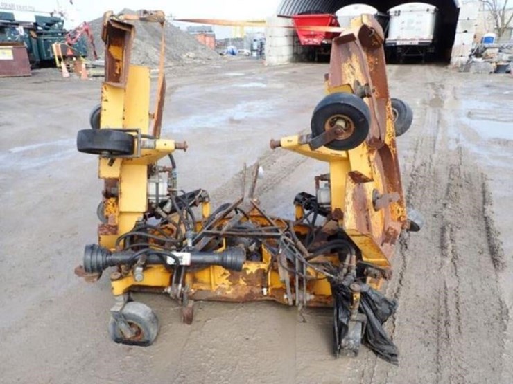 trackless-m14-pto-batwing-mower-235-image-2