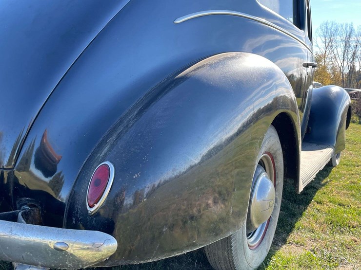 1938-ford-two-door-deluxe-sedan---original-car!-image-38