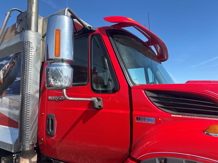 2012-international-7600-image-15