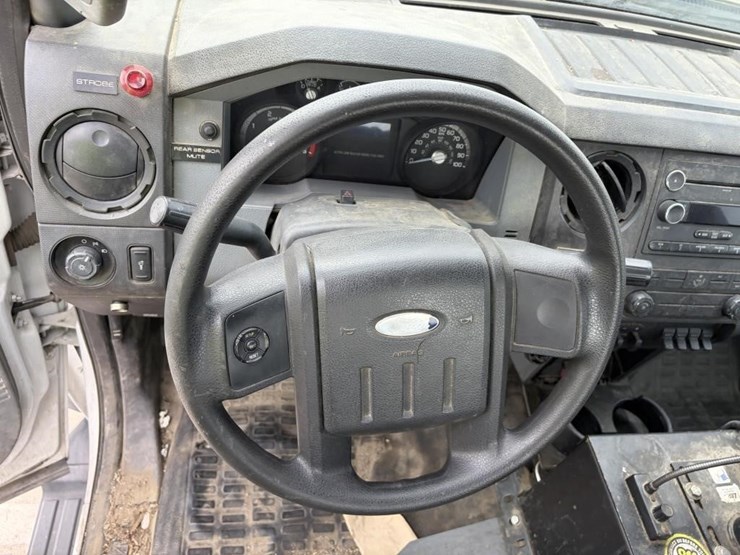 2011-ford-f550-image-11