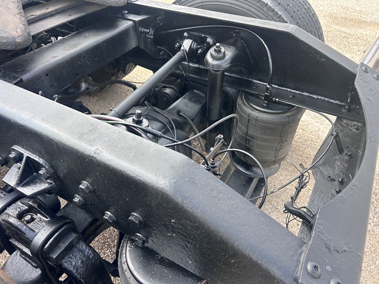 2000-peterbilt-379-image-18