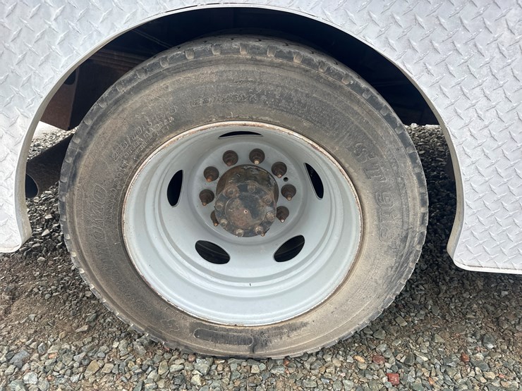 2012-massey-ferguson-8-image-67