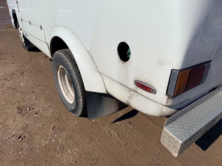 2001-isuzu-npr-image-33