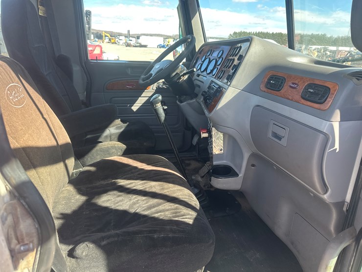 2008-peterbilt-386-image-23