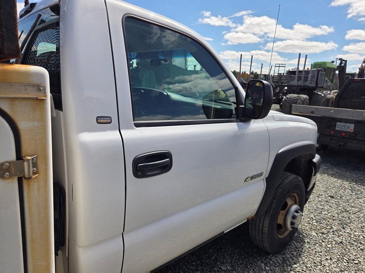 2003-chevrolet-3500-image-15