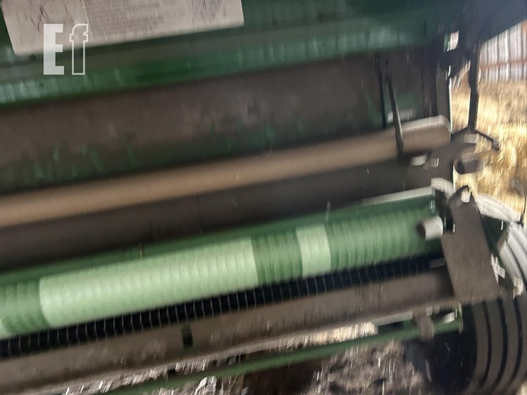 2011-john-deere-568-image-55