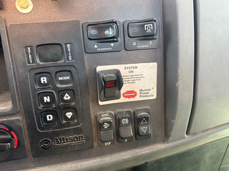 2015-peterbilt-337-image-34