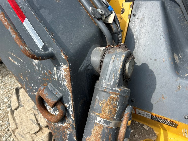 2020-deere-332g-image-15