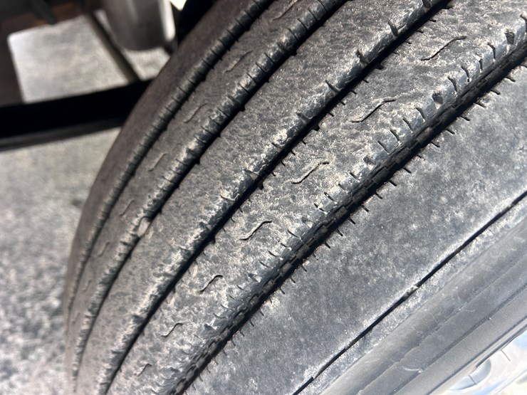 1998-peterbilt-379-image-92