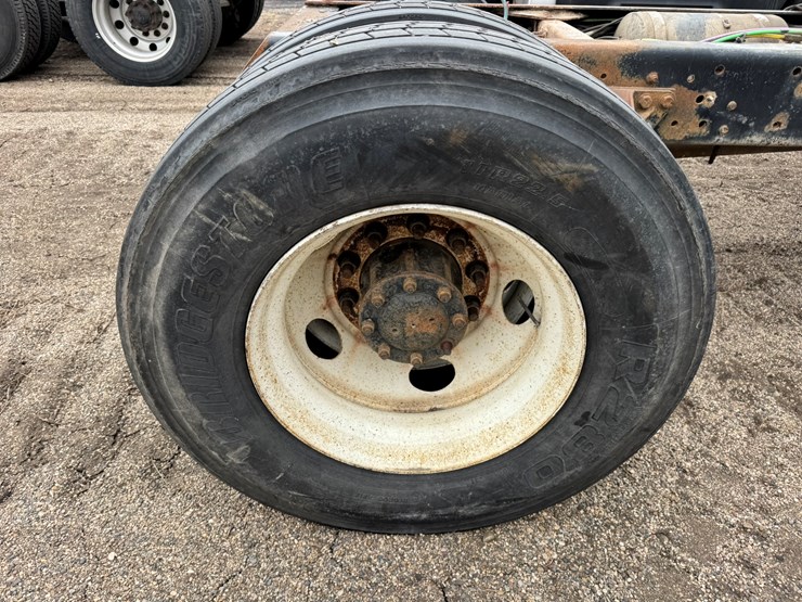 2005-gmc-t7500-image-55