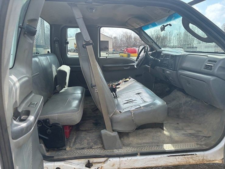 2004-ford-f450-image-37