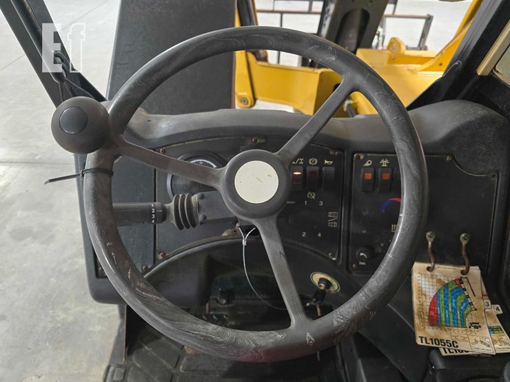 2014-caterpillar-tl1055c-image-14