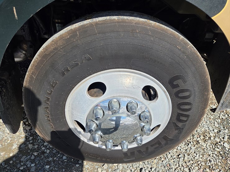 2013-peterbilt-337-image-59