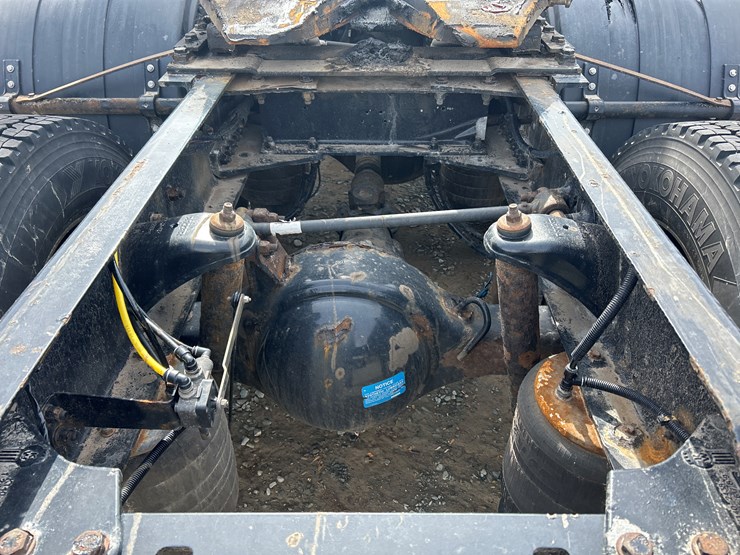 2017-kenworth-t680-image-23