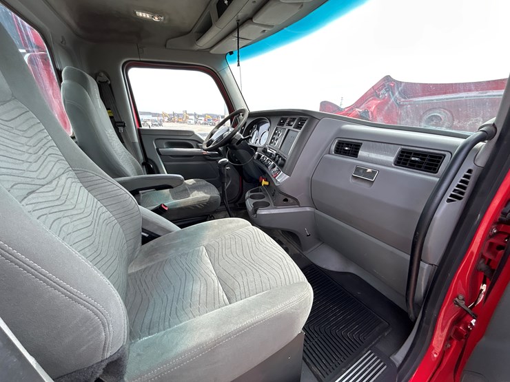 2015-kenworth-t680-image-56