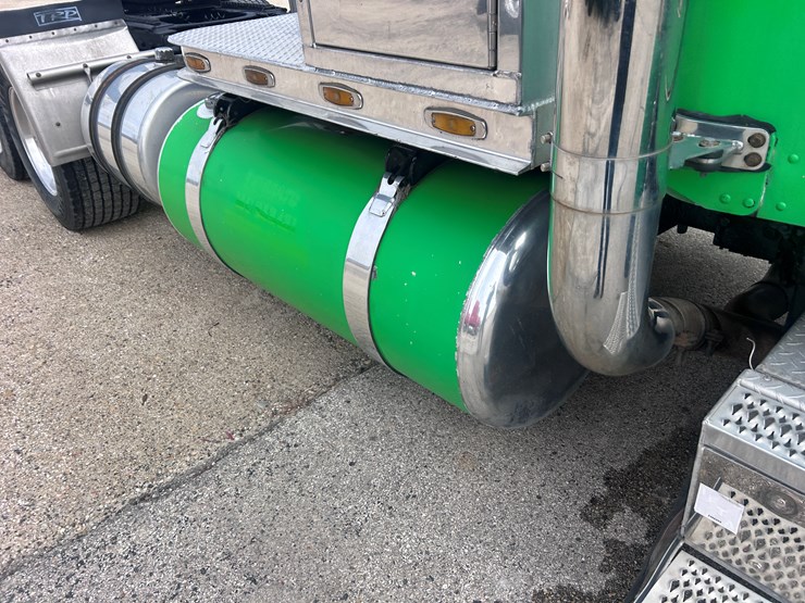 1999-peterbilt-379-image-24