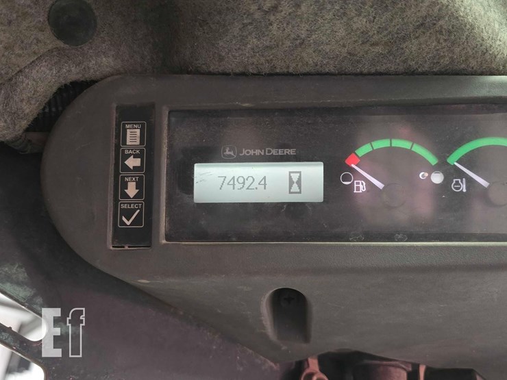 2015-deere-318e-image-18