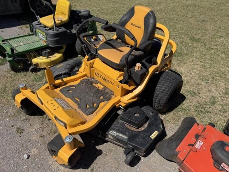 cub-cadet-ultima-zt2-zero-turn-mower-image-1