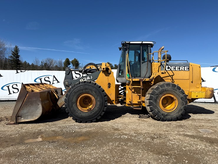 deere-824j-image-2