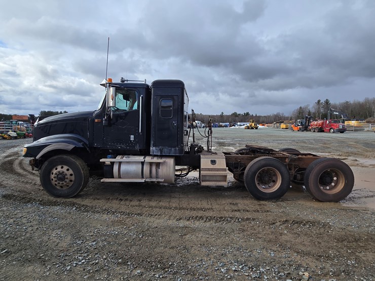2014-massey-ferguson-8-image-6