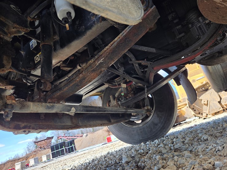 2013-peterbilt-337-image-33