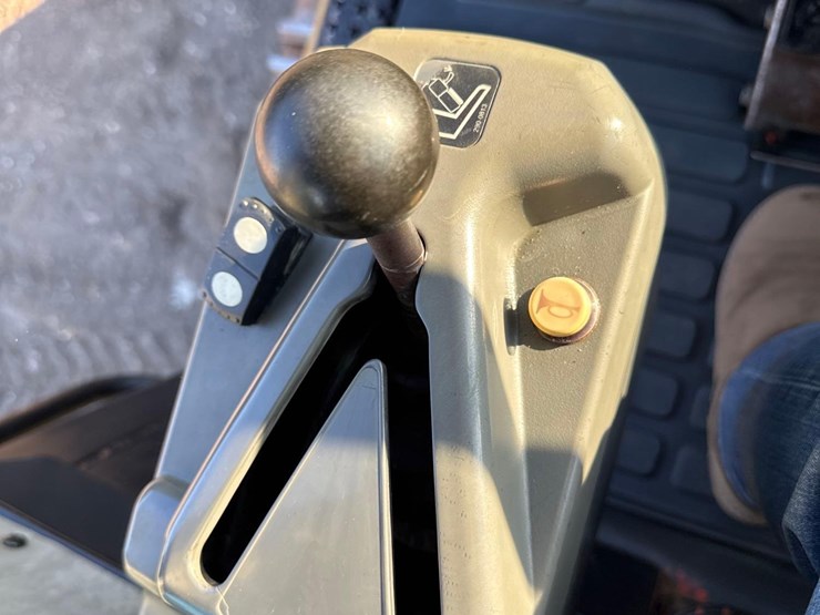 2008-caterpillar-953d-image-23