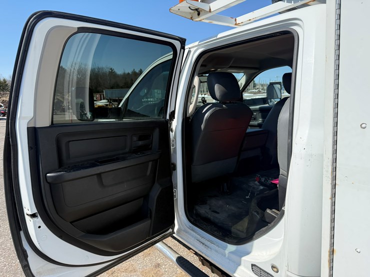 #1060-•-2015-ram-5500-heavy-duty-service-truck-image-25