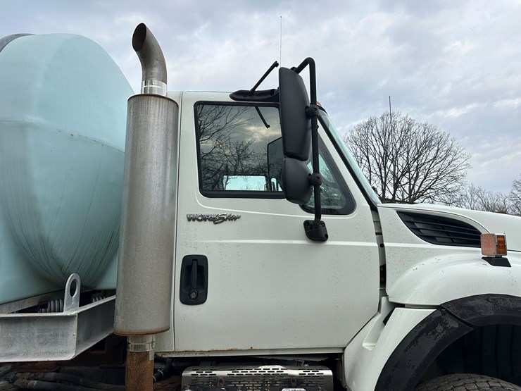 2007-international-7600-image-17