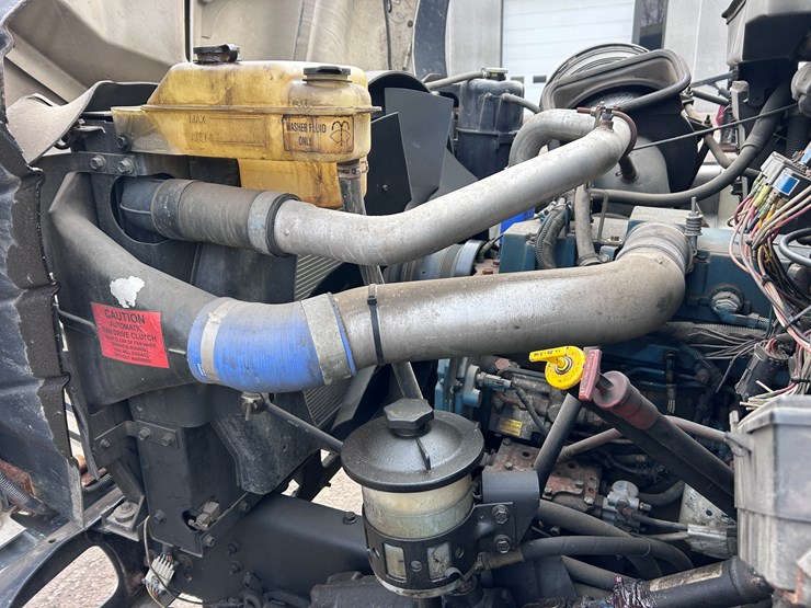 2003-international-7400-image-54