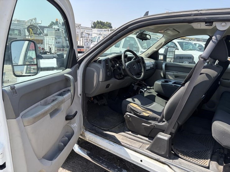 2012-gmc-sierra-2500-image-13