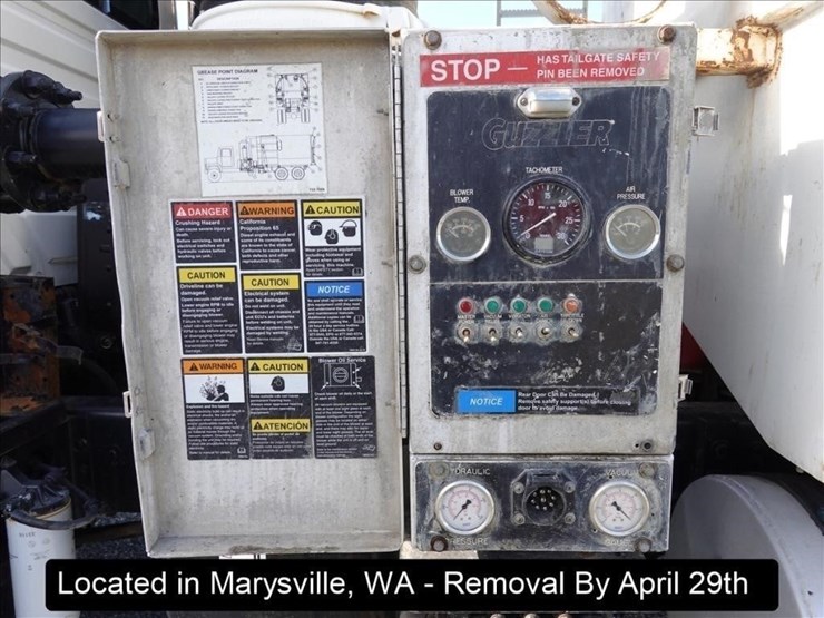 2005-international-7600-image-8