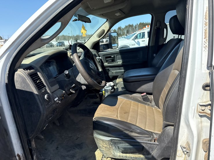 #1065-•-2013-ram-5500-heavy-duty-service-truck-image-23