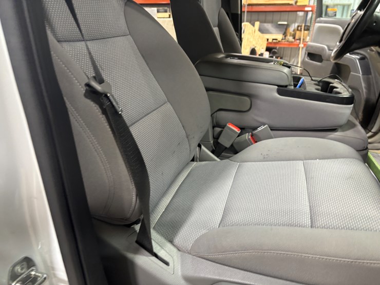 #2331-•-2022-chevrolet-5500-hd-flatbed-truck-image-43