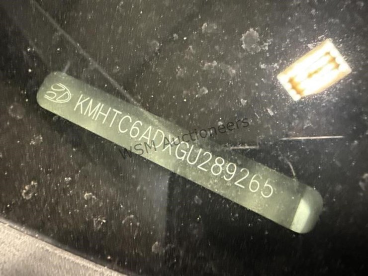 2016-hyundai-veloster-coupe-image-16