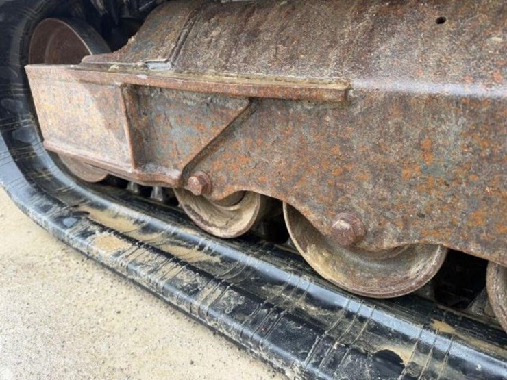 2016-bobcat-t750-image-36