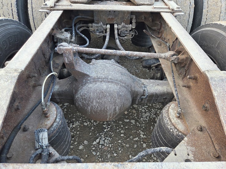 2005-caterpillar-c13-image-31