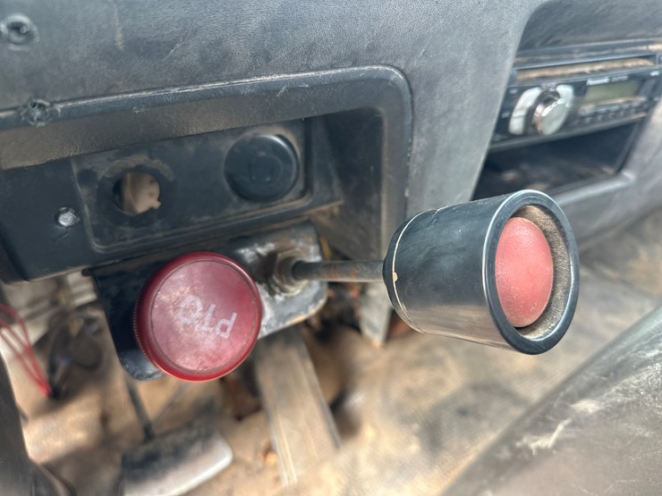 2000-gmc-t6500-image-34