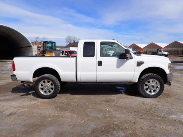 2010-ford-f350-xlt-image-4