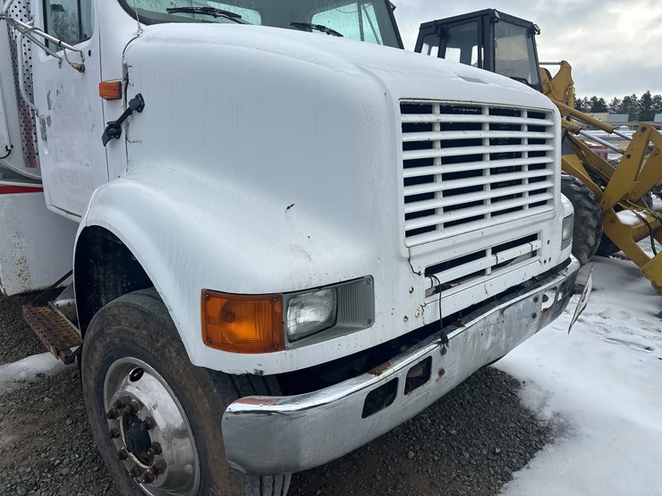 1995-international-8100-image-10