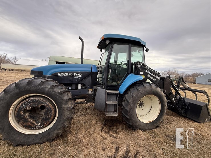 new-holland-tv140-image-6