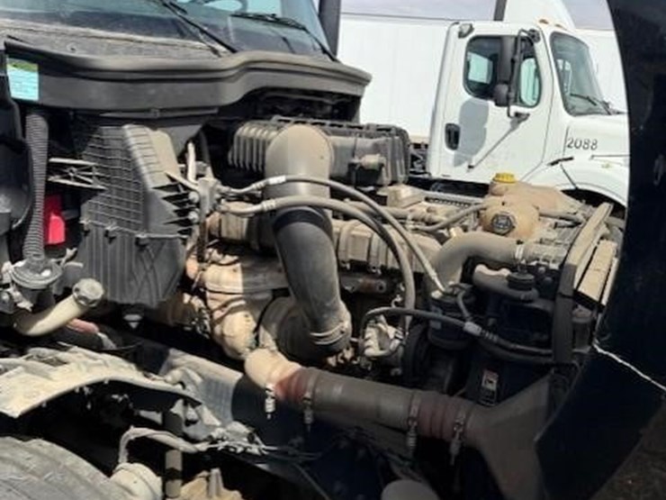 2018-freightliner-cascadia-126-image-7